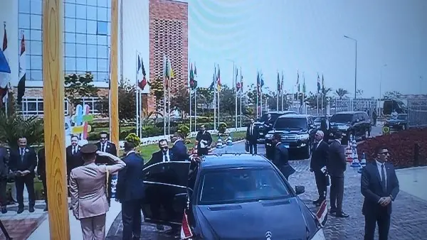 الرئيس السيسي يصل إلى المقر الجديد لجامعة سنجور - 1000645743