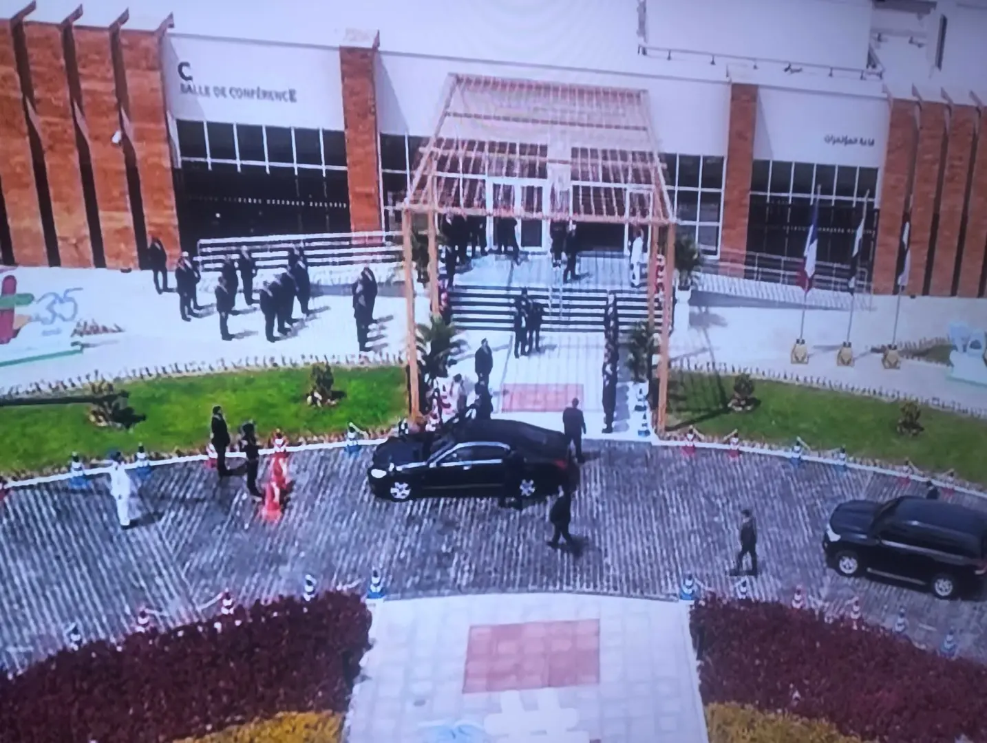 الرئيس السيسي يصل إلى المقر الجديد لجامعة سنجور - 1000645748