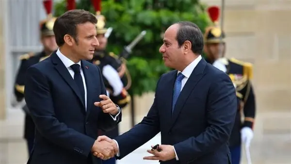 الرئيس السيسي يستقبل ماكرون بمقر جامعة سنجور ببرج العرب - 1000645782