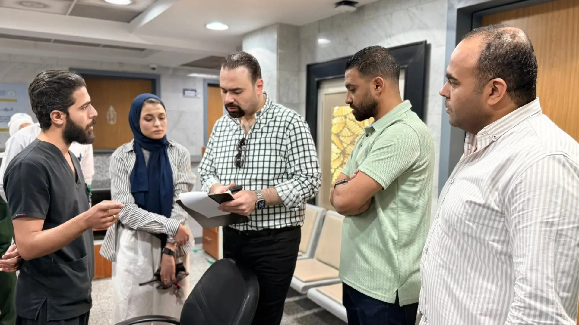 رئيس قطاع إقليم الصعيد بالهيئة العامة للرعاية الصحية يفاجئ مستشفى الكرنك الدولي بالأقصر - 1000646947