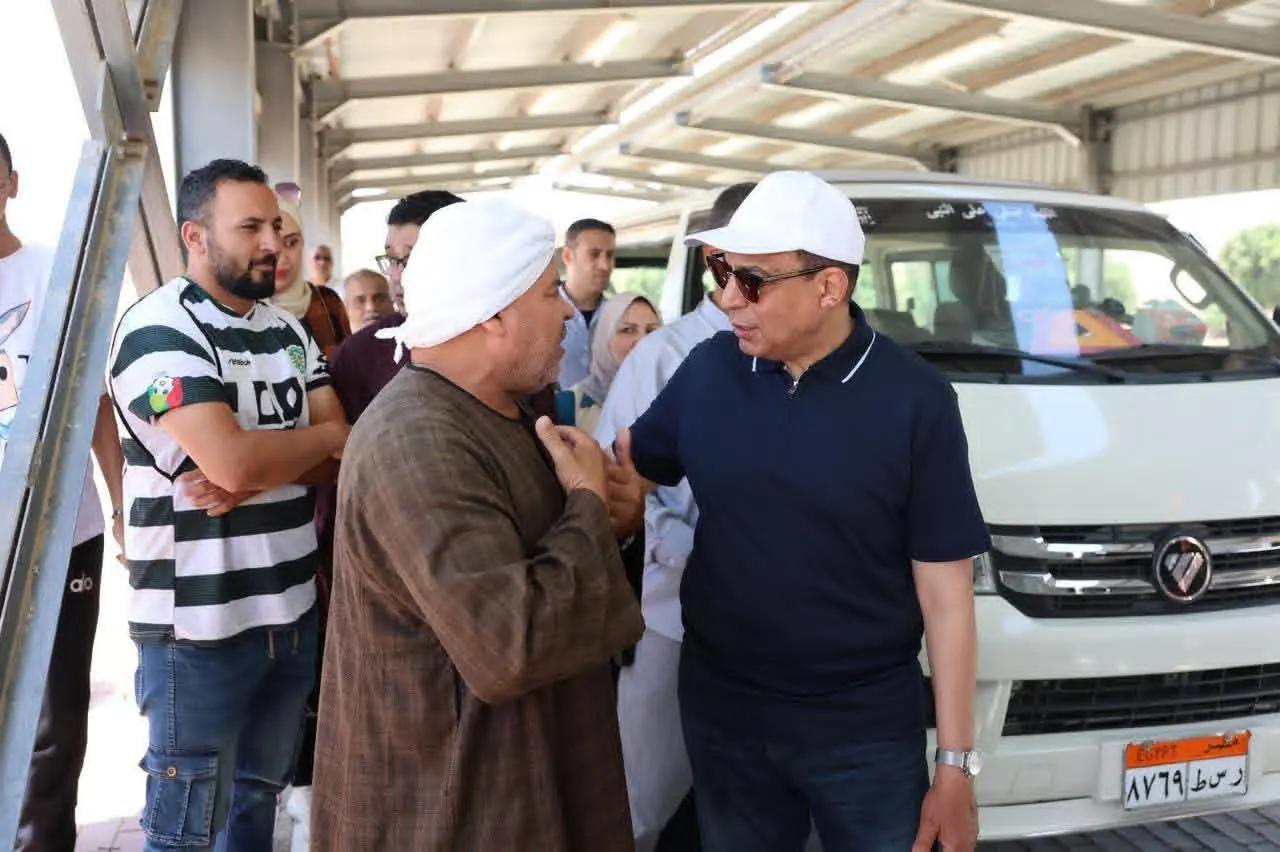 محافظ المنيا: تطوير شامل لمنظومة النقل وإنهاء نقل الركاب بـ«البيك أب» - 1000646962