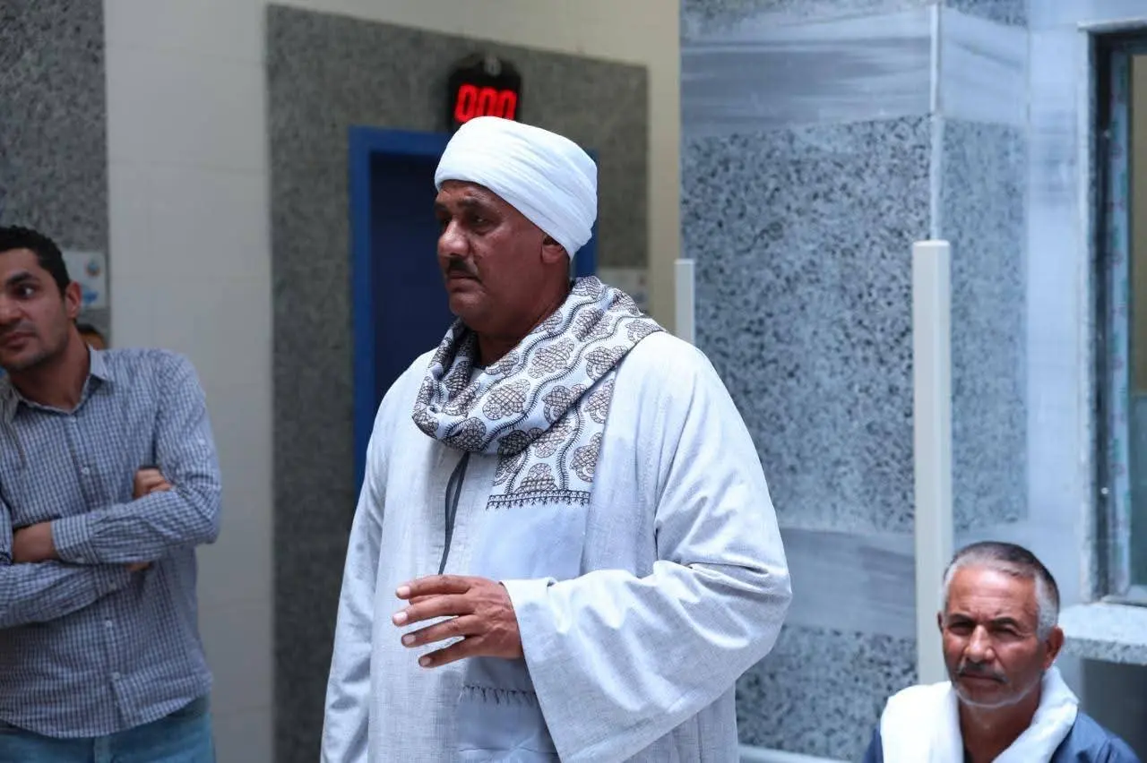 محافظ المنيا يلتقي أهالي قريتي تل بني عمران والحاج قنديل بديرمواس ويستجيب لمطالبهم الخدمية - 1000647116