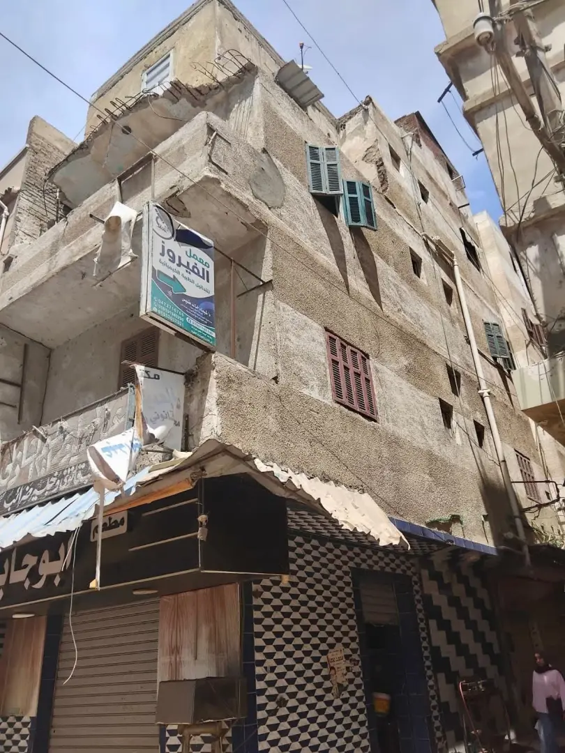 النيابة الإدارية تعاين عقار مطوبس المنهار جزئيًا بعد إصابة طفلين - 1000648612