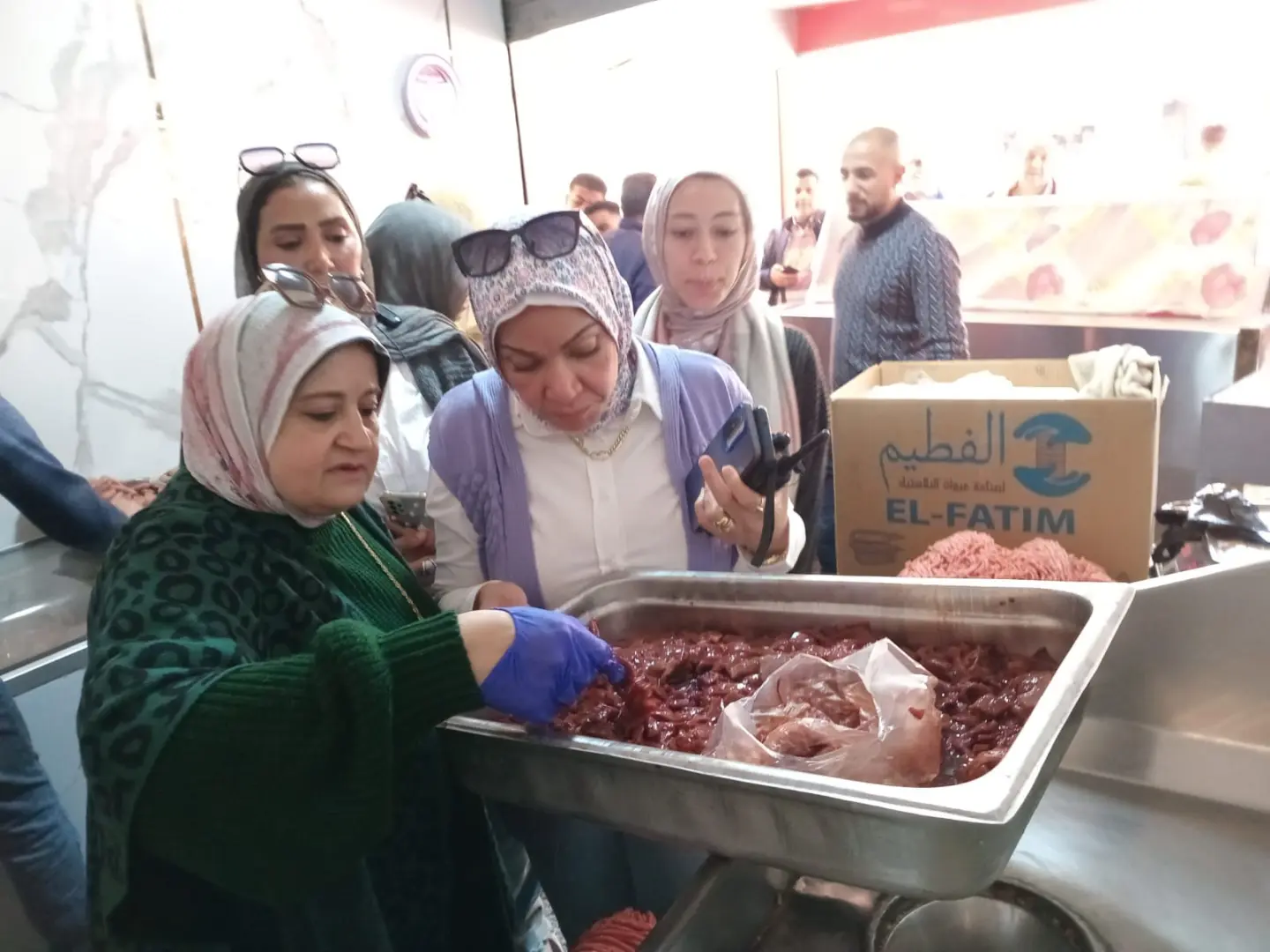 محافظ الإسكندرية يشدد على تكثيف حملات إزالة الإشغالات والتفتيش على الأسواق بأحياء الثغر - 1000648760