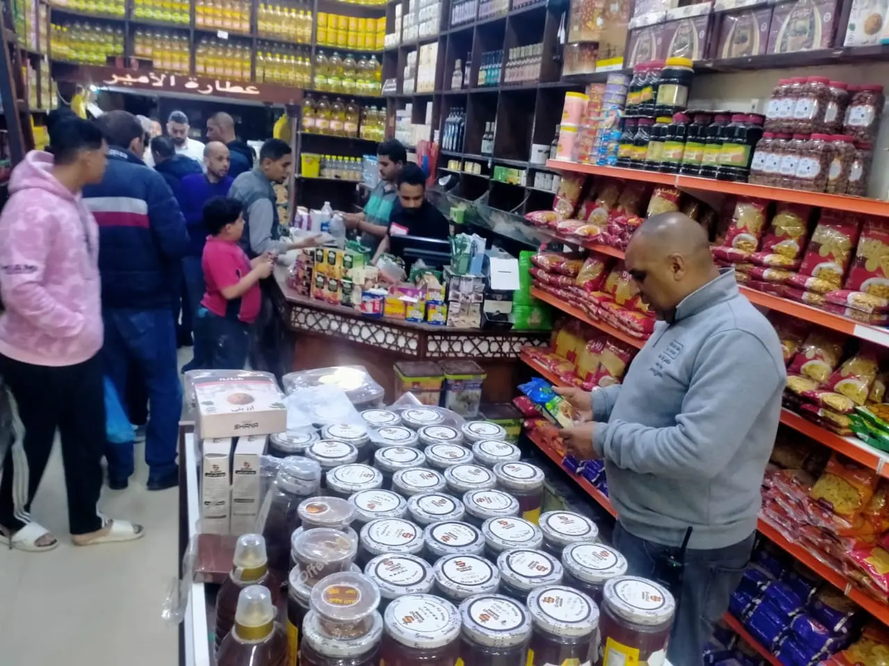 محافظ الإسكندرية يشدد على تكثيف حملات إزالة الإشغالات والتفتيش على الأسواق بأحياء الثغر - 1000648766