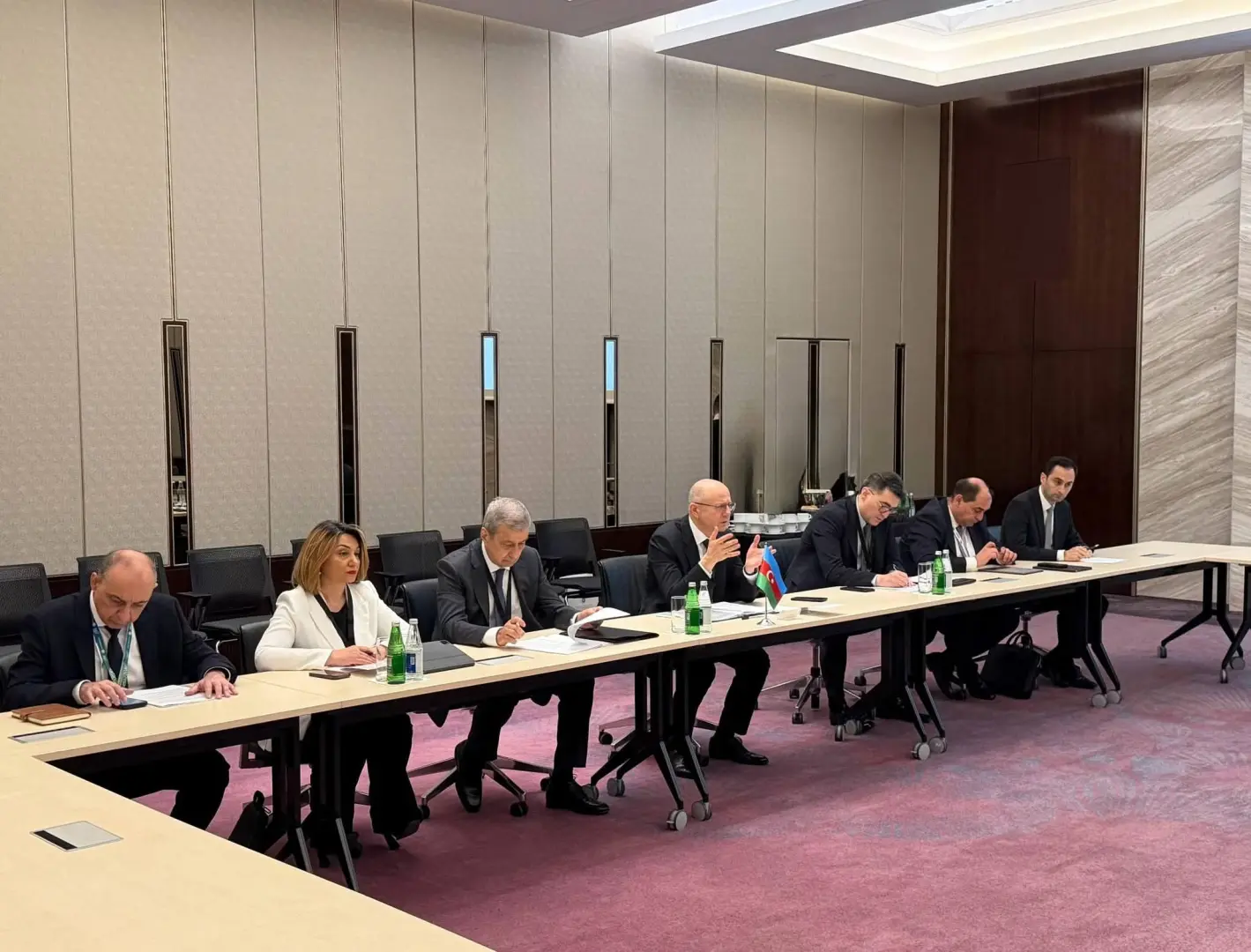 وزير البترول والثروة المعدنية يبحث مع نظيره الأذربيجاني تعميق التعاون القائم في قطاع الطاقة - 1000648767