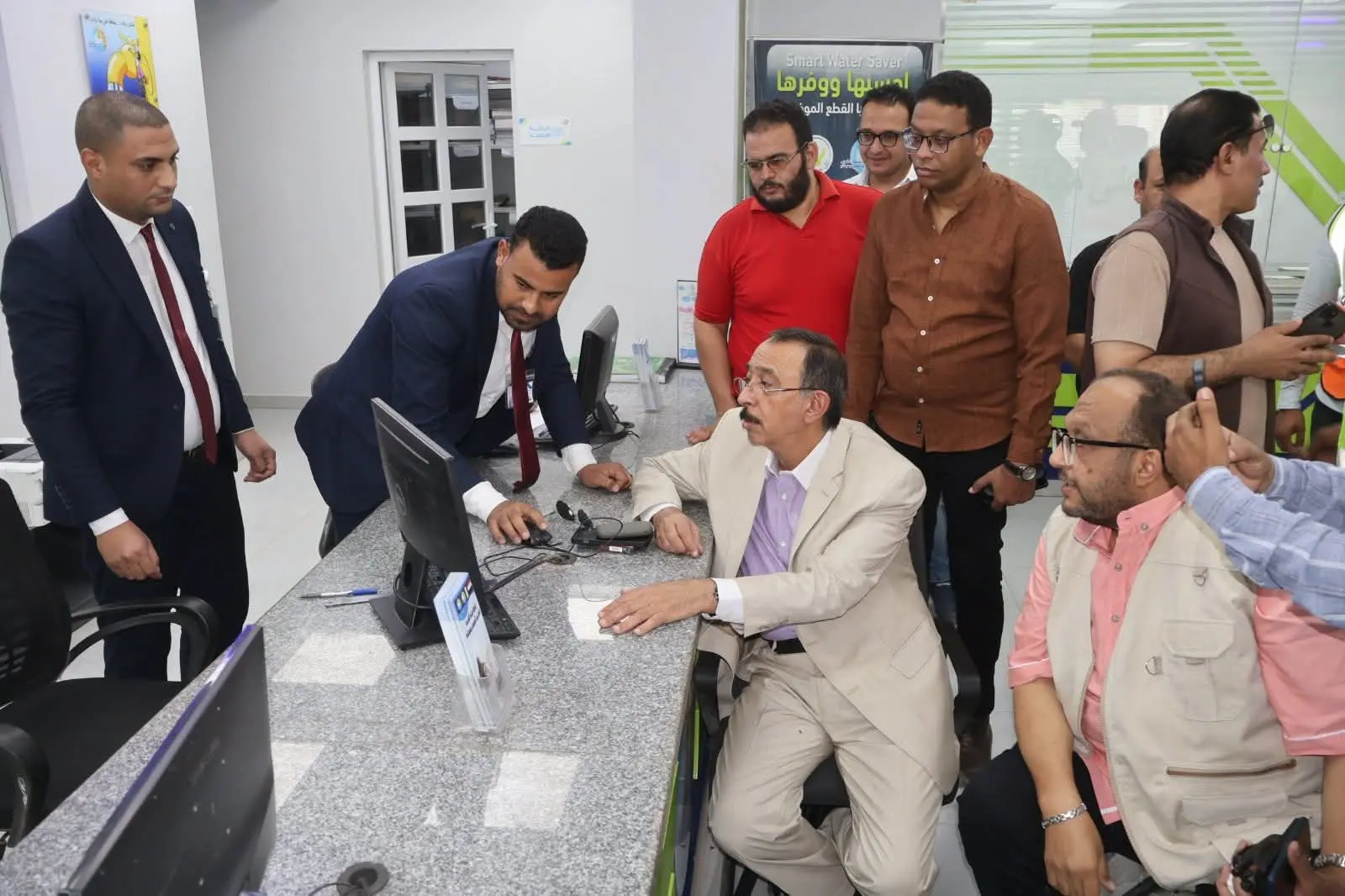 محافظ سوهاج يفاجئ منشآت ساقلتة بجولة ميدانية ويوجه بتحسين الخدمات - 1000650076