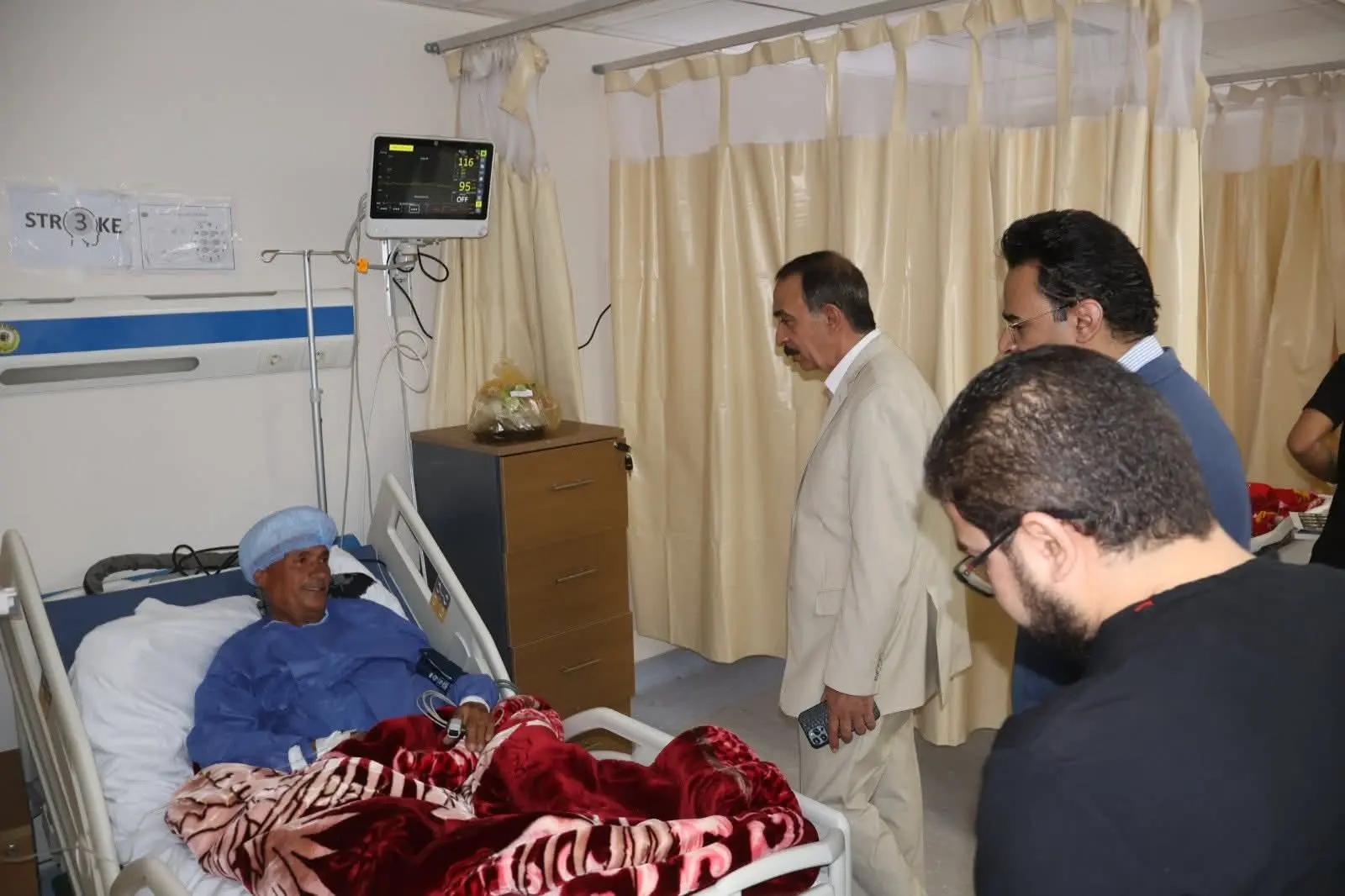 محافظ سوهاج يفاجئ منشآت ساقلتة بجولة ميدانية ويوجه بتحسين الخدمات - 1000650083