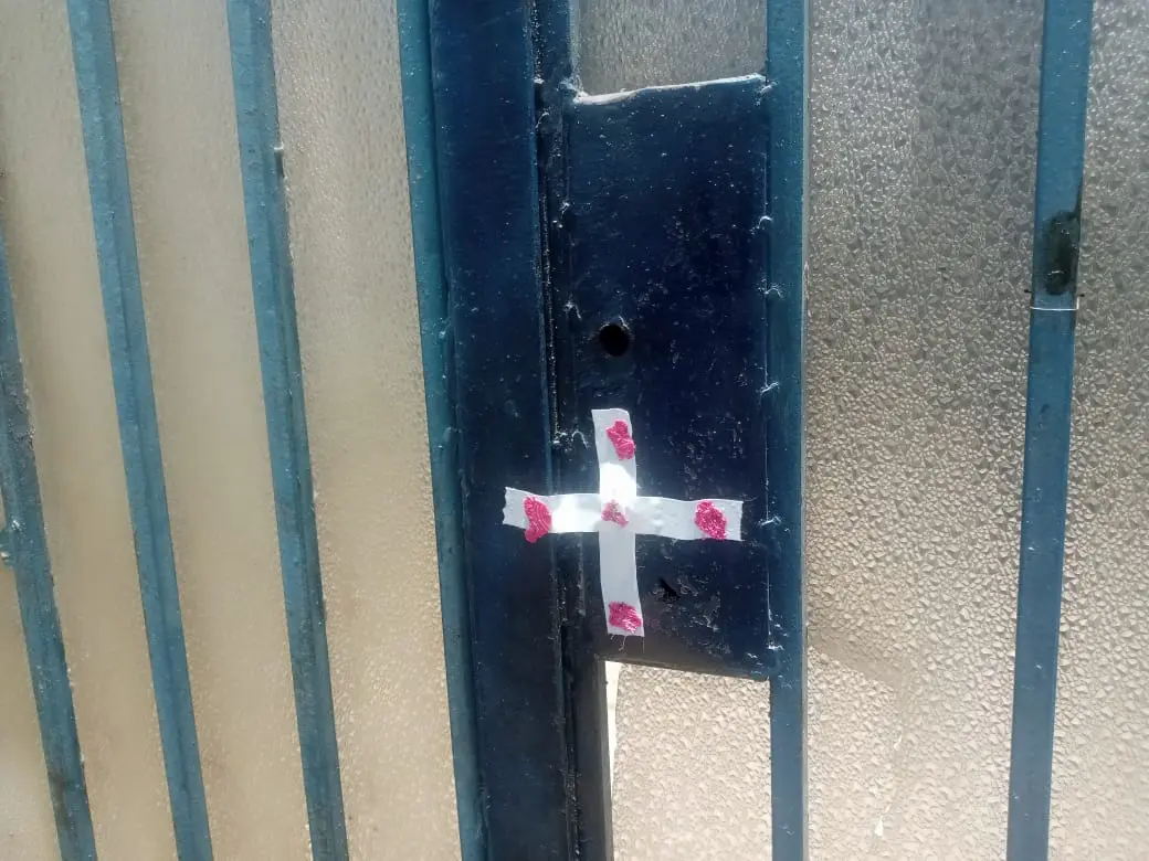 غلق وتشميع حمام سباحة وإنذار منشآت مخالفة لتقنين أوضاعها بنجع حمادي - 1000651404