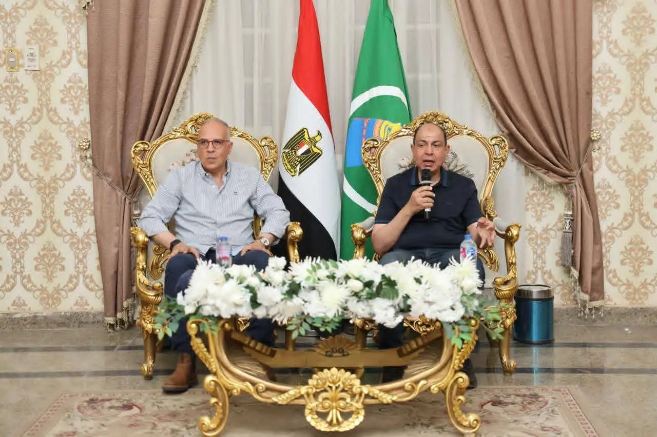 وزير الري ومحافظ المنيا يبحثان استعدادات الصيف وموقف المشروعات المائية بالمحافظة - 1000651866