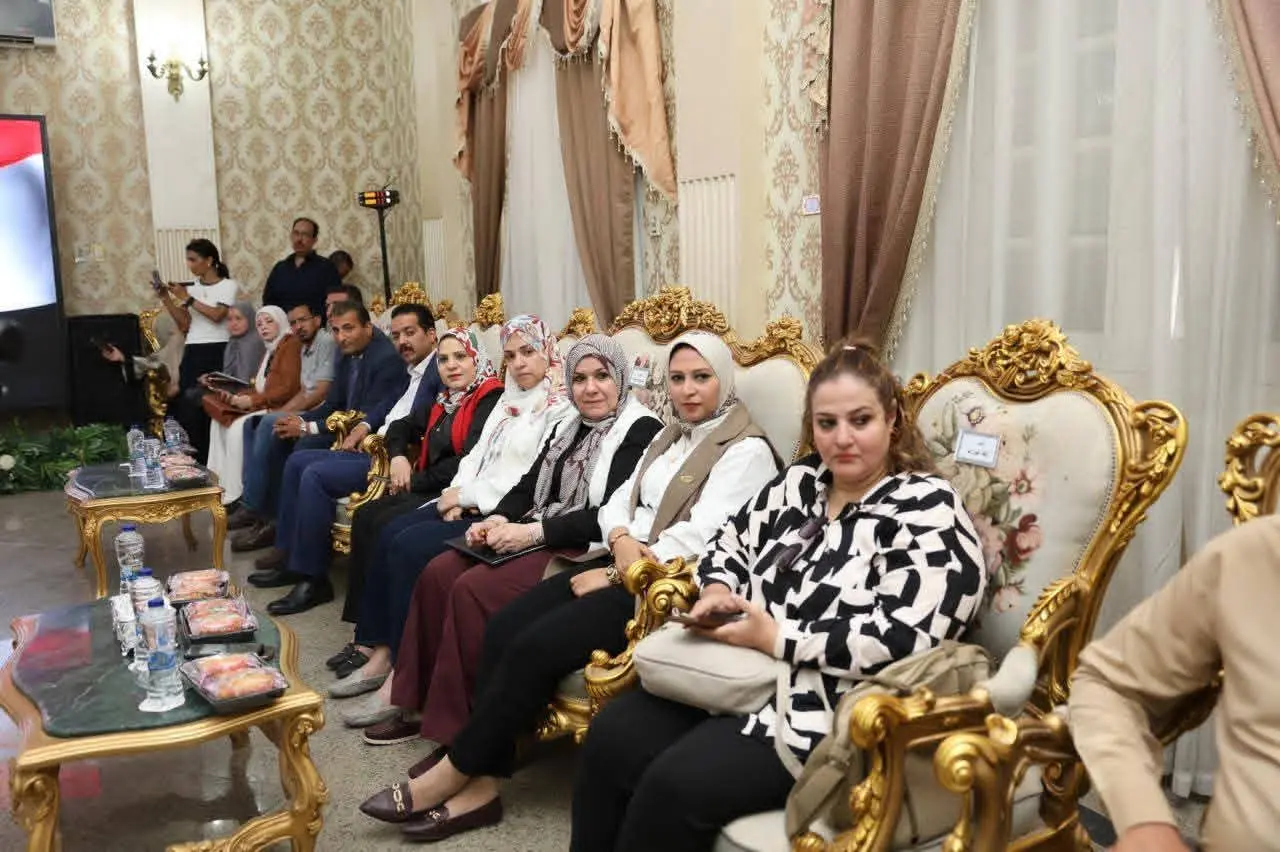 وزير الري ومحافظ المنيا يبحثان استعدادات الصيف وموقف المشروعات المائية بالمحافظة - 1000651873