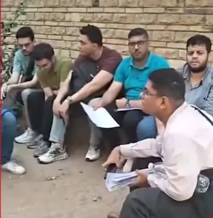 بعد اعتصامهم أمام هيئة الرعاية الصحية.. انفراجة في أزمة أطباء تكليف 2025 بأسوان | صور