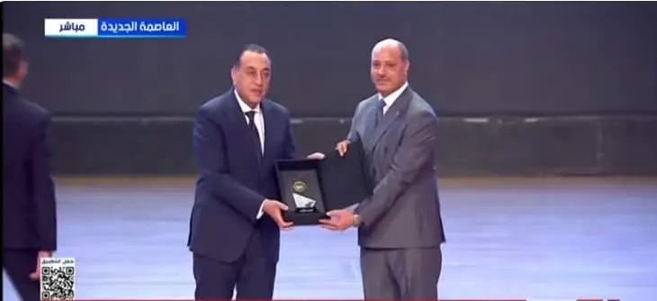 رئيس مجلس الوزراء يكرم الطلاب المتميزين الحاصلين على الرخص الدولية