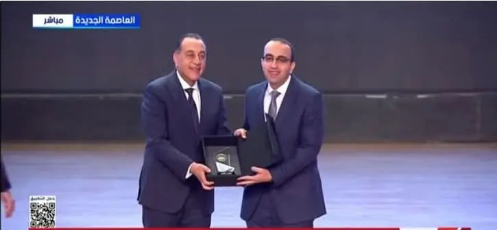 رئيس مجلس الوزراء يكرم الطلاب المتميزين الحاصلين على الرخص الدولية - 1000652532