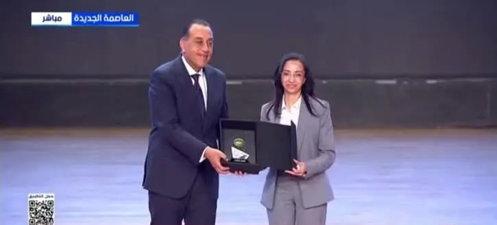 رئيس مجلس الوزراء يكرم الطلاب المتميزين الحاصلين على الرخص الدولية - 1000652533