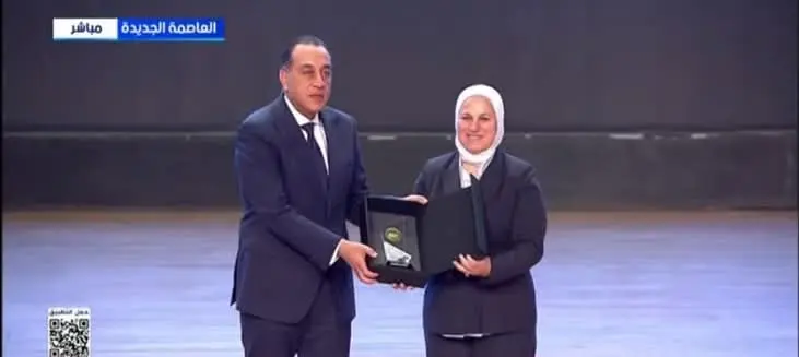 رئيس مجلس الوزراء يكرم الطلاب المتميزين الحاصلين على الرخص الدولية - 1000652534