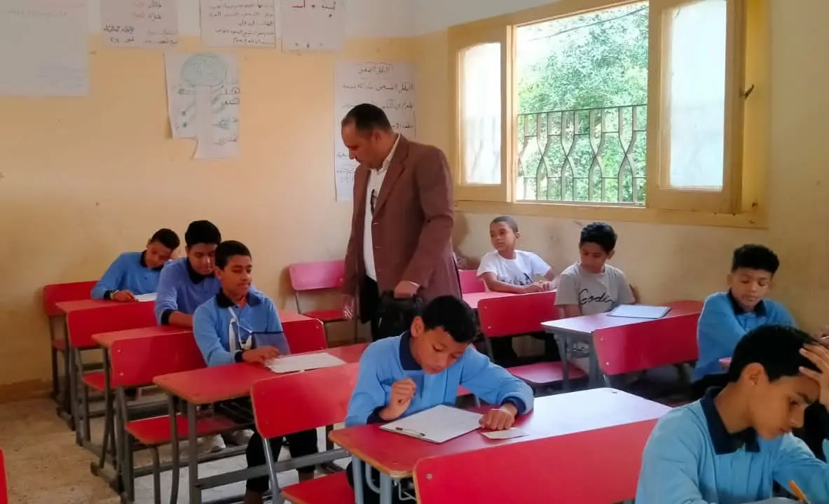 رئيس منطقة الإسكندرية الأزهرية يواصل متابعته الميدانية لِلجان الشهادتين الابتدائية والإعدادية - 1000652646