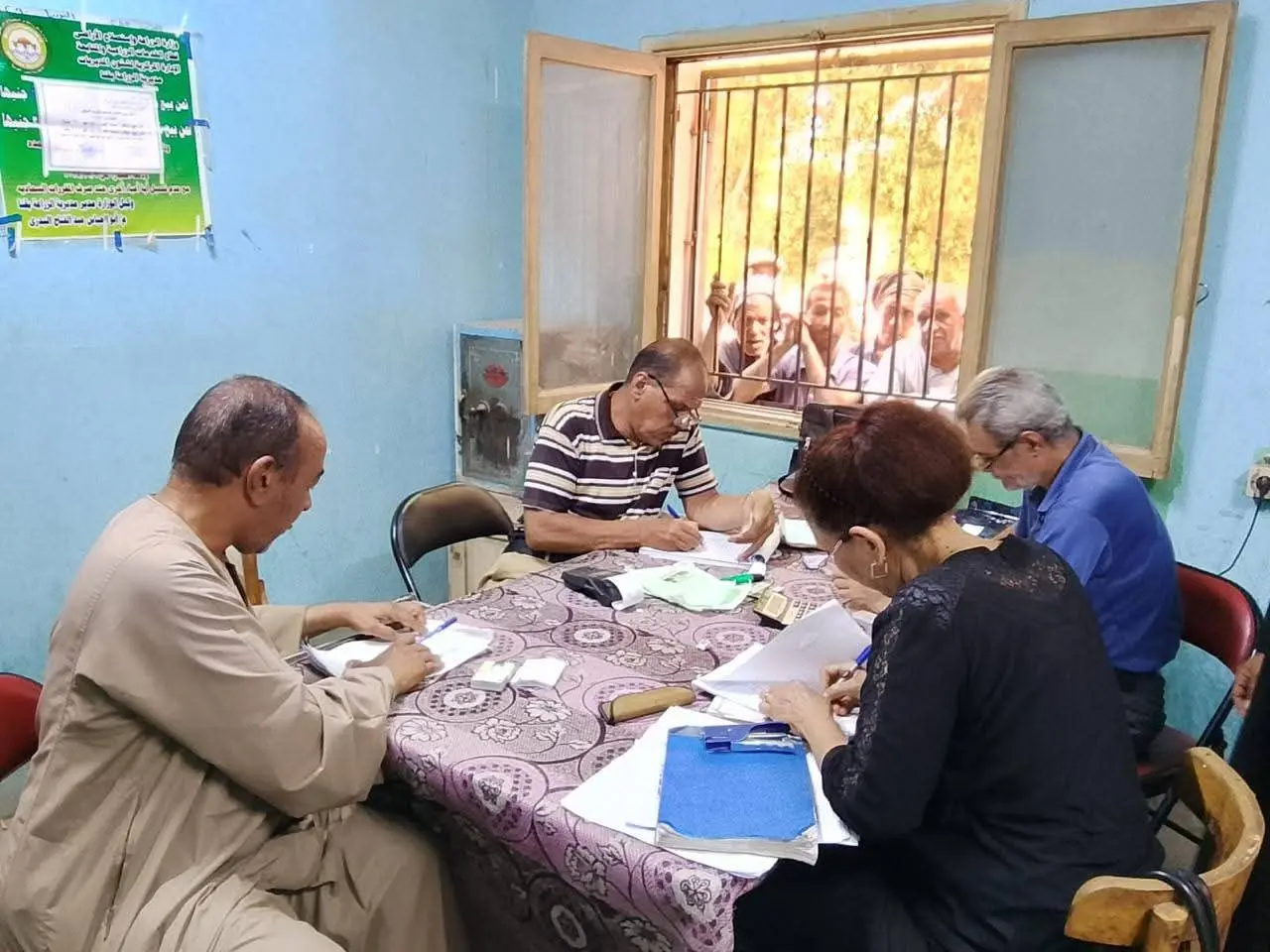 "الزراعة" تتابع عمليات توزيع الأسمدة المدعمة وتؤكد: المنظومة تعمل بكامل طاقتها ولا زيادة في الأسعار - 1000654358