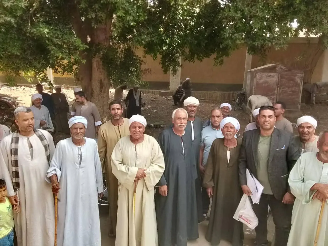 "الزراعة" تتابع عمليات توزيع الأسمدة المدعمة وتؤكد: المنظومة تعمل بكامل طاقتها ولا زيادة في الأسعار - 1000654363