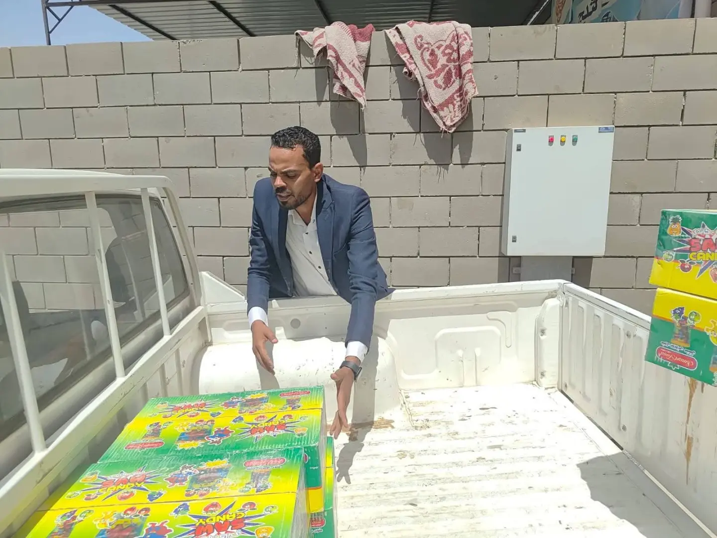 ضبط 90 ألف قطعة حلوى منتهية الصلاحية داخل مصنع بالأقصر قبل طرحها بالأسواق - 1000654568