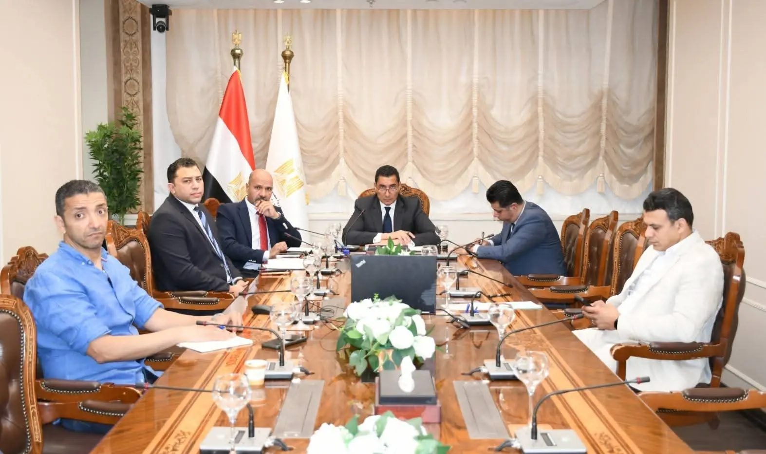 وزير الشباب والرياضة يبحث مع شركة "دافينج" الصينية توطين الصناعة الرياضية والاستثمار في مصر