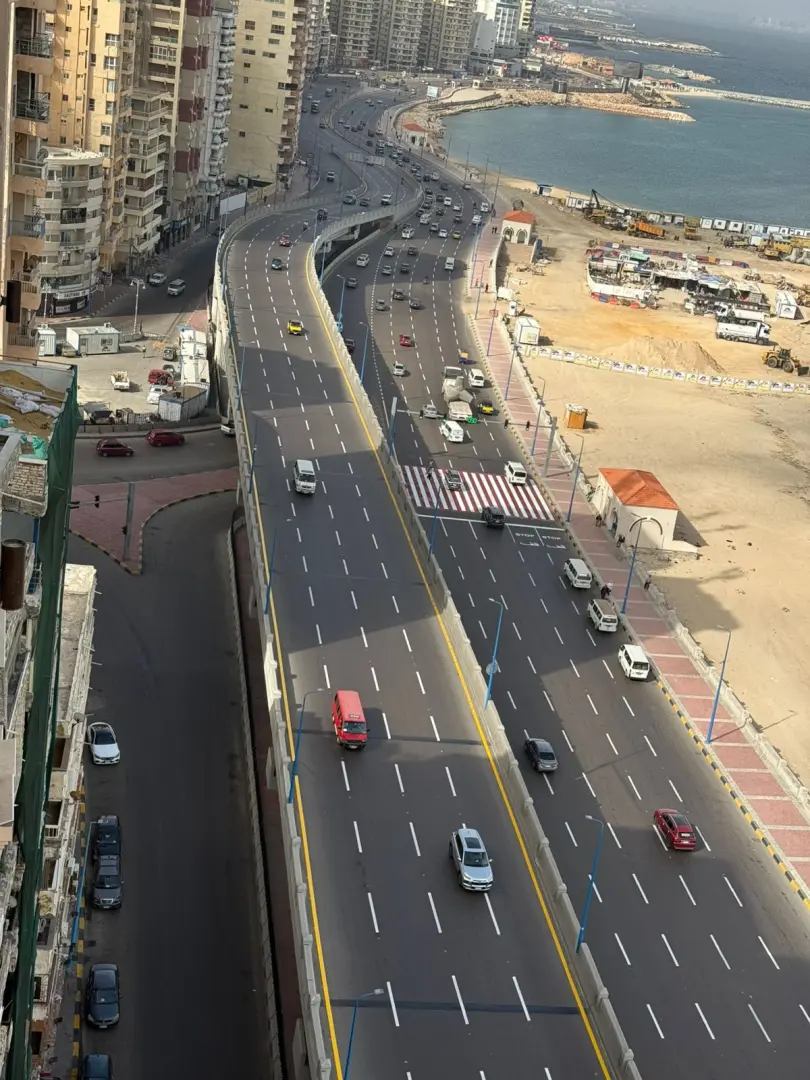 الإسكندرية تستعد لفصل الصيف.. الانتهاء من أعمال التخطيط الأرضي بطريق الكورنيش وإشارات عبور المشاة - 1000655144