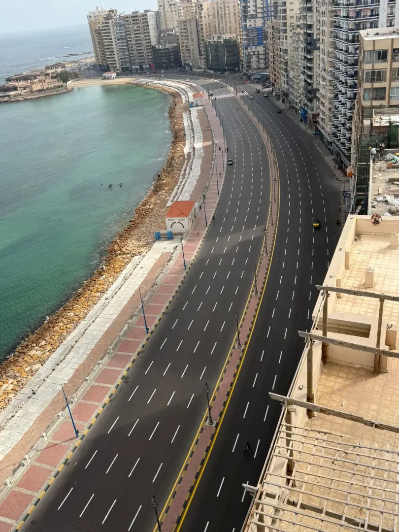الإسكندرية تستعد لفصل الصيف.. الانتهاء من أعمال التخطيط الأرضي بطريق الكورنيش وإشارات عبور المشاة - 1000655151