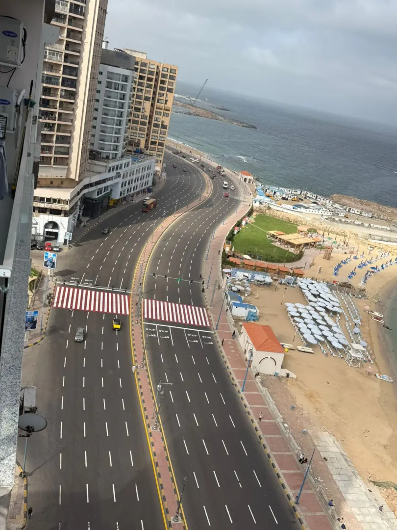 الإسكندرية تستعد لفصل الصيف.. الانتهاء من أعمال التخطيط الأرضي بطريق الكورنيش وإشارات عبور المشاة - 1000655157