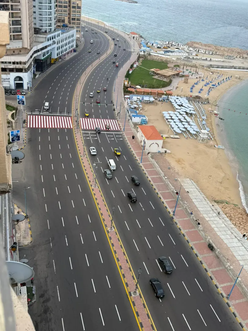 الإسكندرية تستعد لفصل الصيف.. الانتهاء من أعمال التخطيط الأرضي بطريق الكورنيش وإشارات عبور المشاة - 1000655163