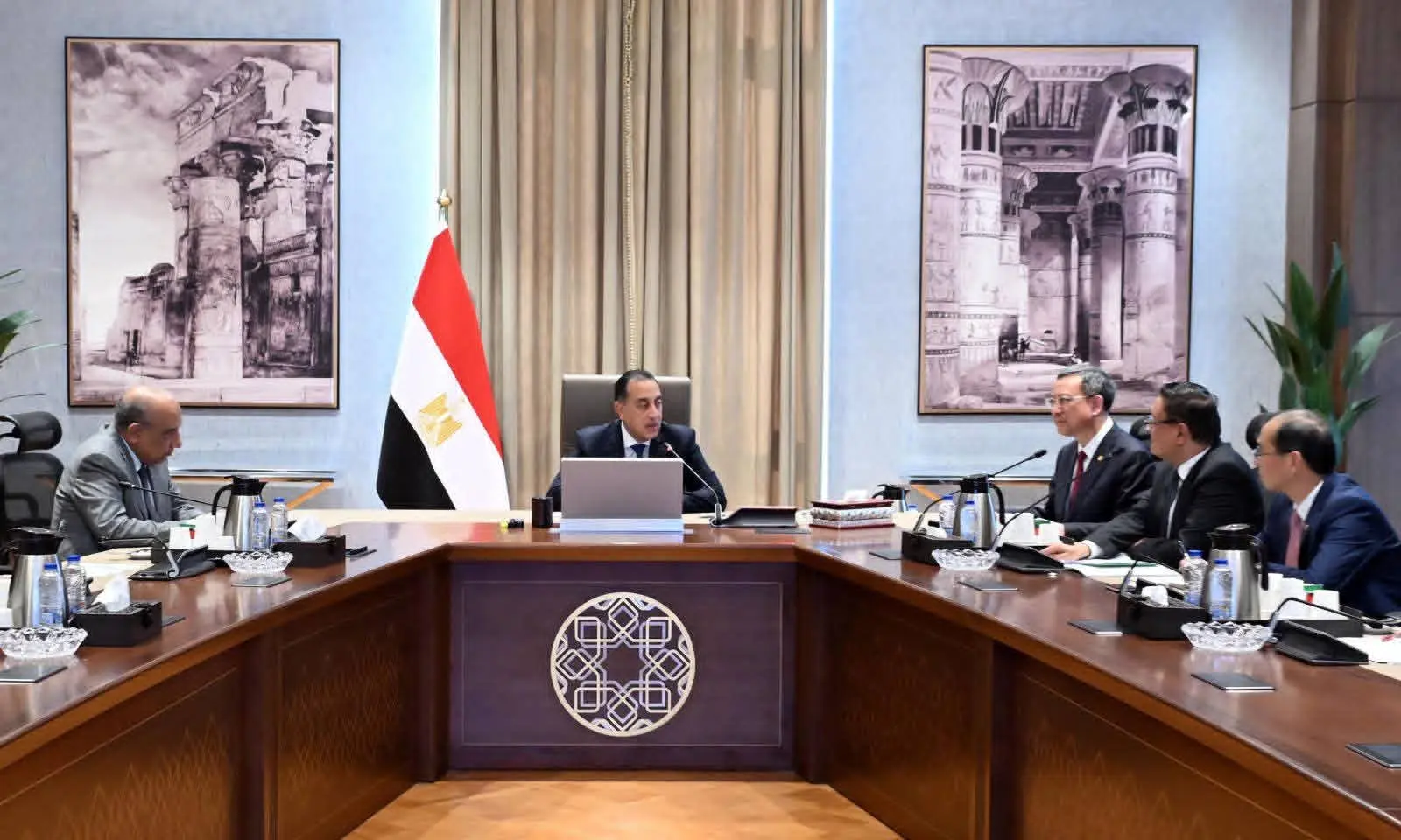 رئيس الوزراء يلتقي رئيس شركة الصين لهندسة الطاقة المحدودة لبحث سبل التعاون المشترك - 1000655165