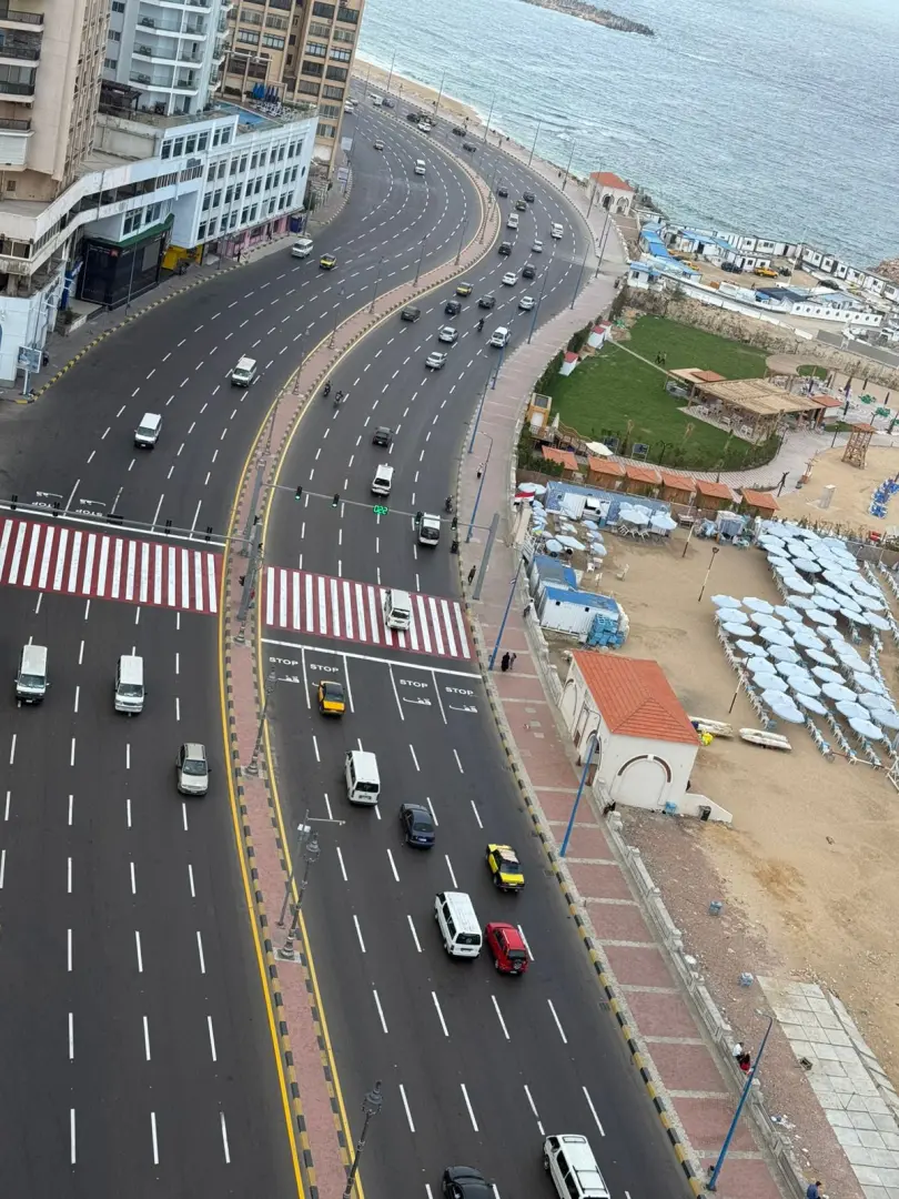 الإسكندرية تستعد لفصل الصيف.. الانتهاء من أعمال التخطيط الأرضي بطريق الكورنيش وإشارات عبور المشاة - 1000655166