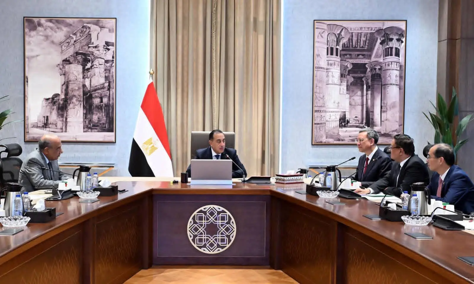 رئيس الوزراء يلتقي رئيس شركة الصين لهندسة الطاقة المحدودة لبحث سبل التعاون المشترك - 1000655167