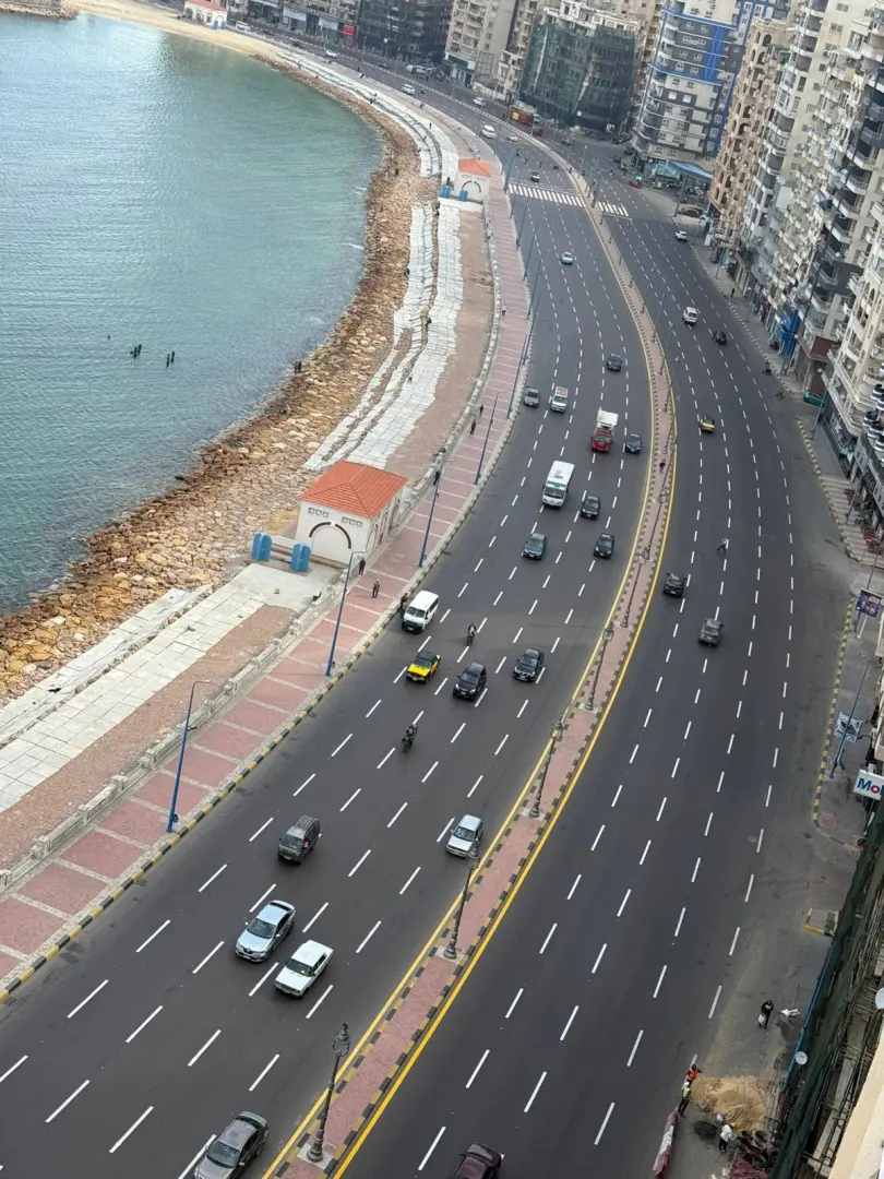 الإسكندرية تستعد لفصل الصيف.. الانتهاء من أعمال التخطيط الأرضي بطريق الكورنيش وإشارات عبور المشاة - 1000655169
