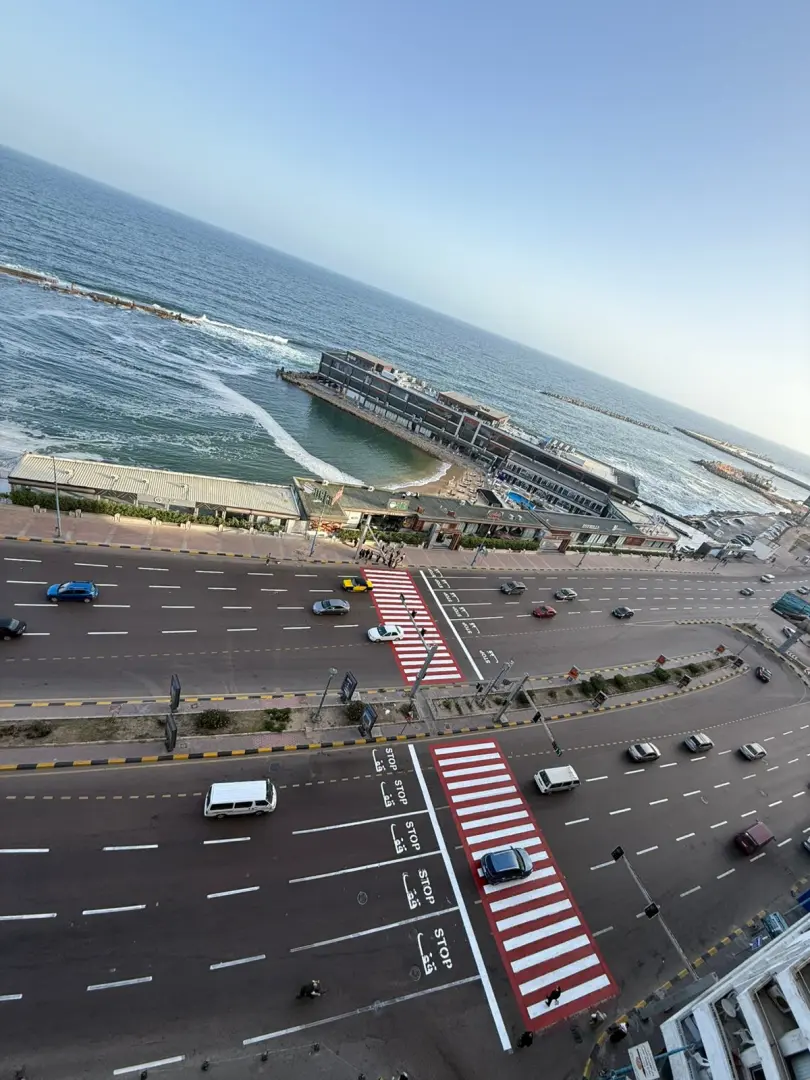 الإسكندرية تستعد لفصل الصيف.. الانتهاء من أعمال التخطيط الأرضي بطريق الكورنيش وإشارات عبور المشاة