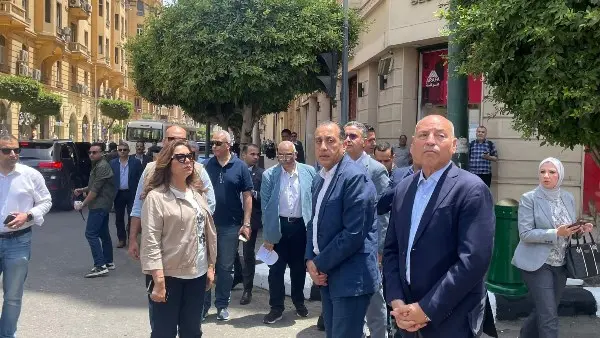 رئيس الوزراء يتفقد مشروع تطوير جراج وميدان الأوبرا - 1000655314 1