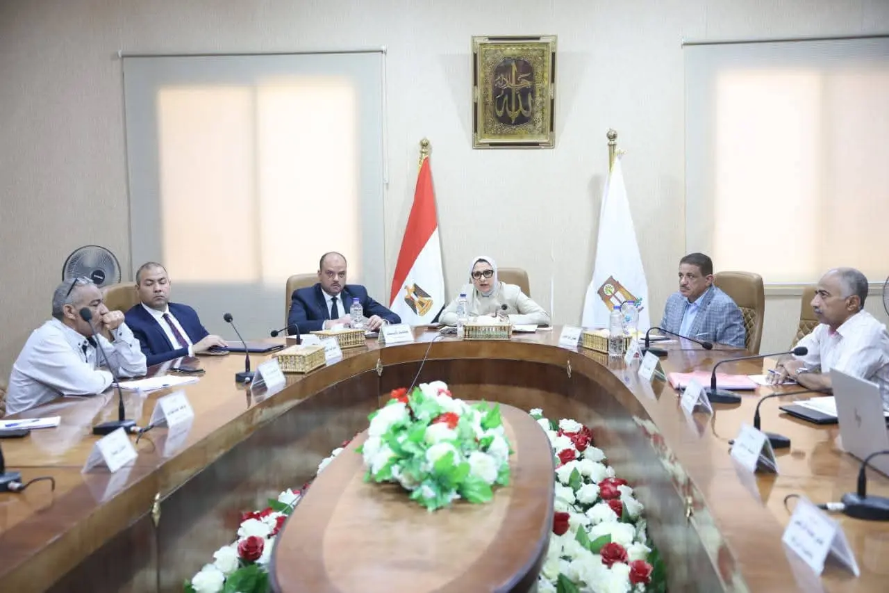 محافظ الوادي الجديد تتابع ملفات تقنين أراضي الدولة - 1000655457