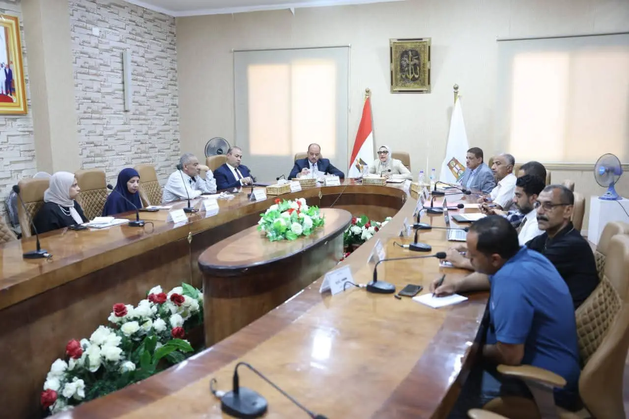 محافظ الوادي الجديد تتابع ملفات تقنين أراضي الدولة - 1000655458