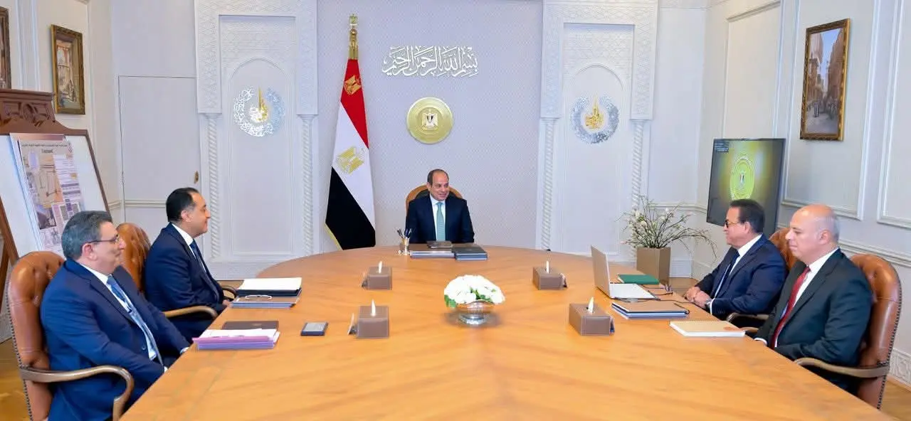 الرئيس السيسي يوجه بسرعة ميكنة التأمين الصحي الشامل وتحسين أجور العاملين بهيئة الإسعاف
