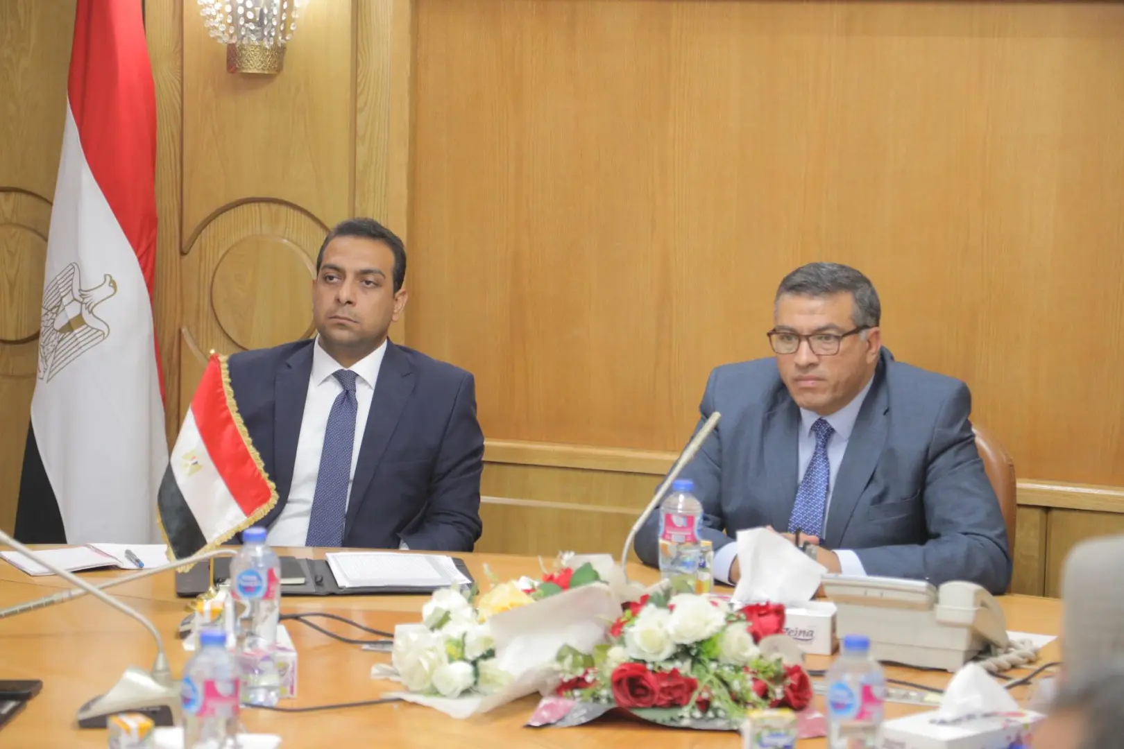 محافظ قنا يبحث مع أعضاء مجلسي النواب والشيوخ خطط التوسع في المشروعات الخدمية والتنموية - 1000658991