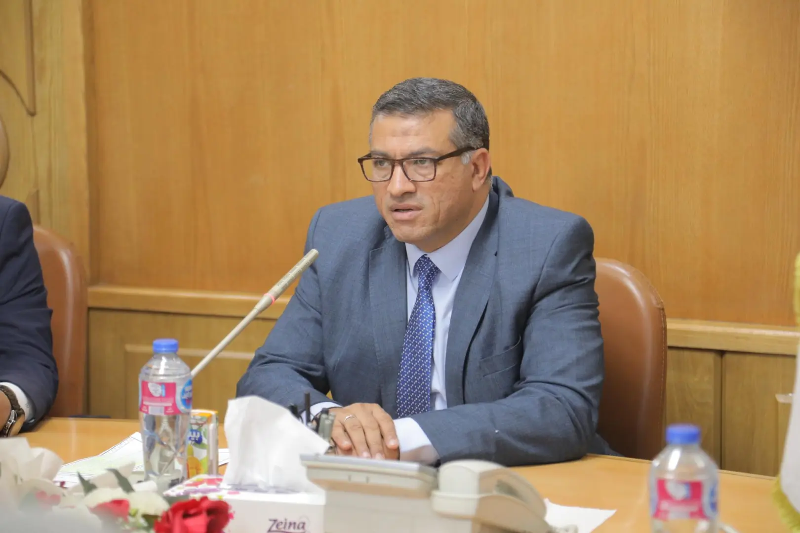 محافظ قنا يبحث مع أعضاء مجلسي النواب والشيوخ خطط التوسع في المشروعات الخدمية والتنموية - 1000659003