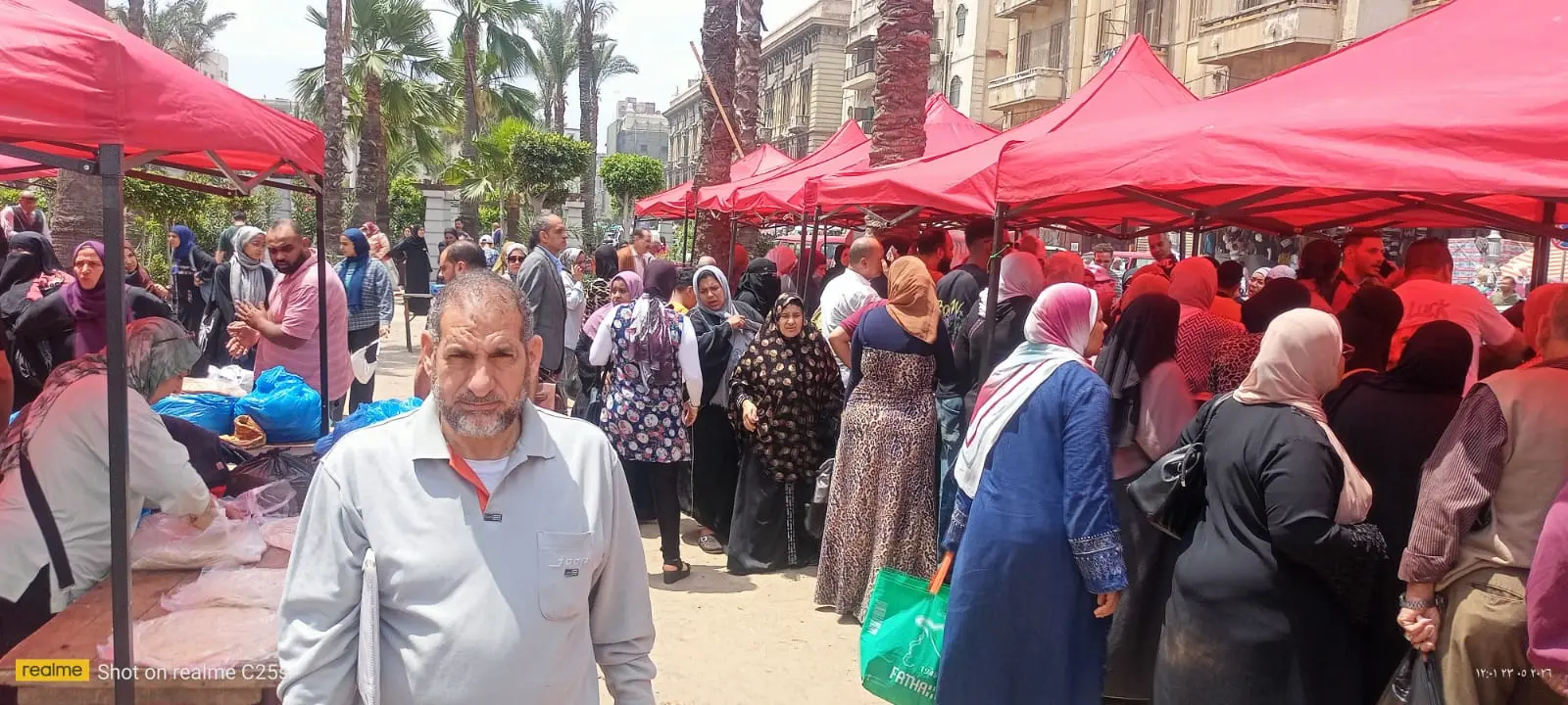 محافظة الإسكندرية تُكثّف إقامة أسواق اليوم الواحد بالمناطق المختلفة لتوفير السلع للمواطنين استعدادًا لعيد الأضحى المبارك - 1000665135