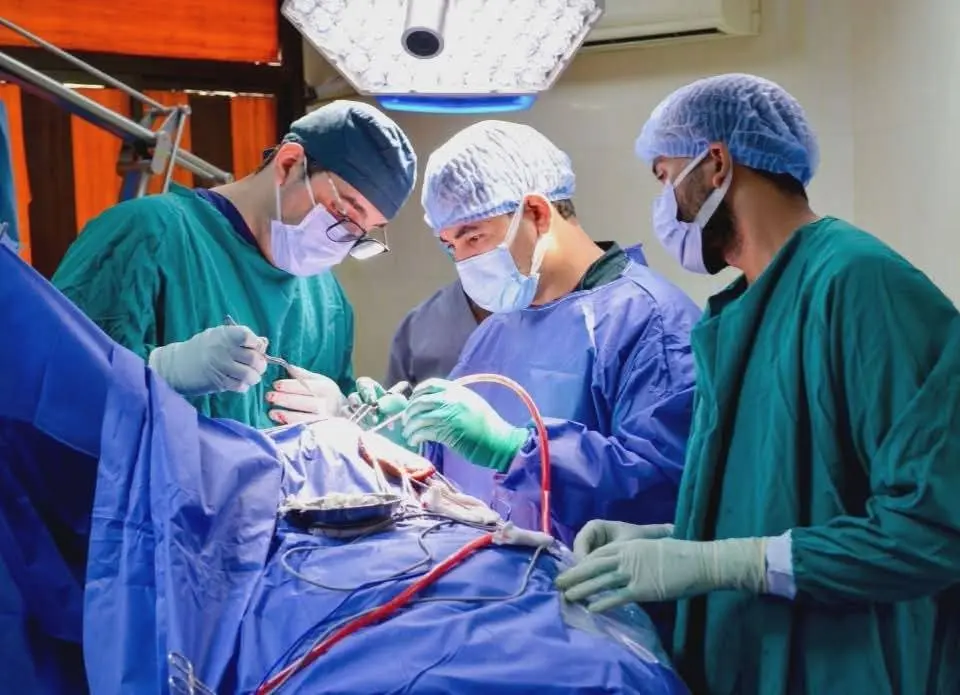 إنجاز طبي بجامعة أسيوط.. نجاح أول جراحة مخ بتقنية «المريض المستيقظ»
