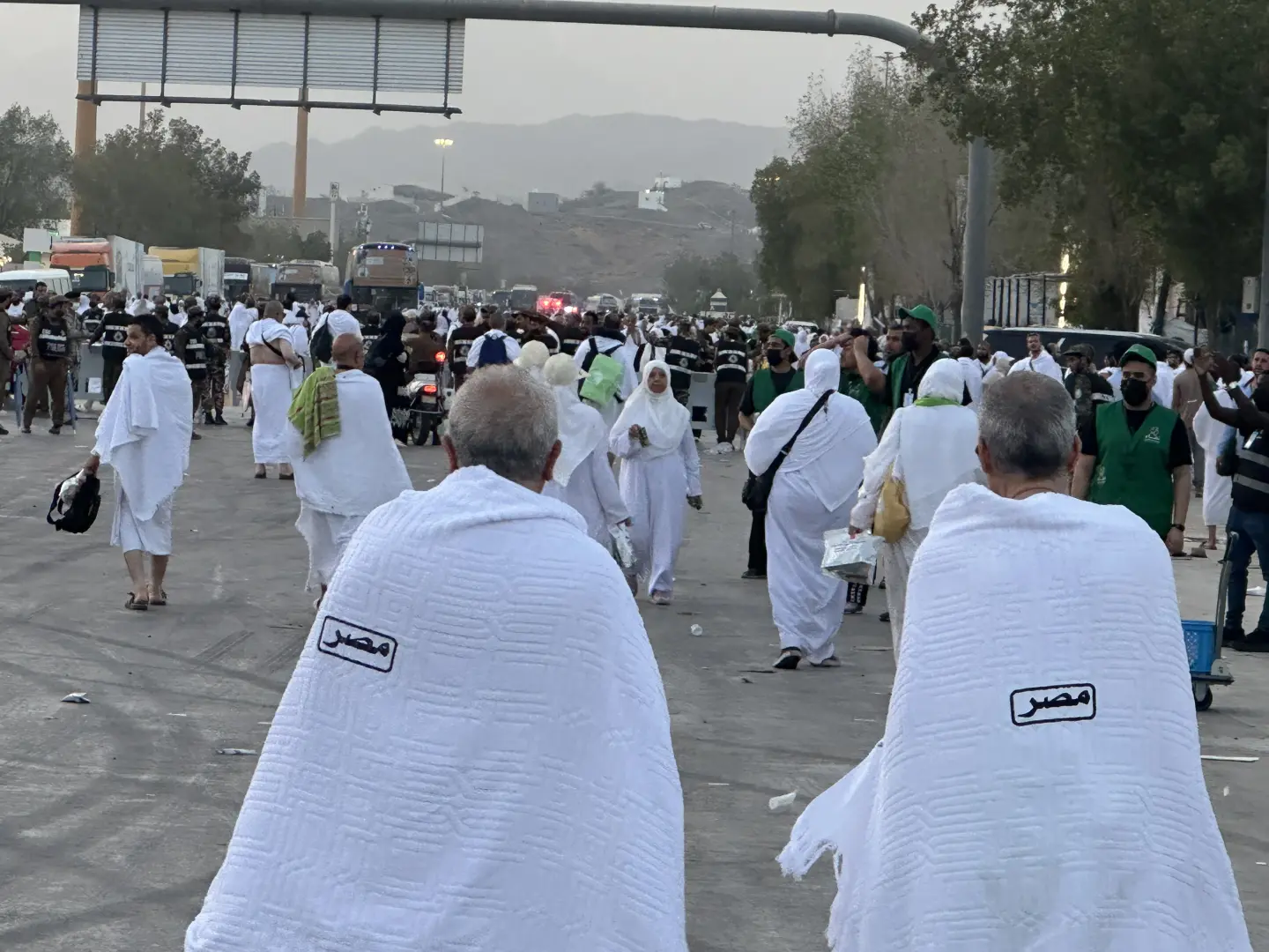 فى أجواء روحانية بعرفات.. حجاج القرعة: الدولة وفرت لنا رحلة حج استثنائية - 1000669397