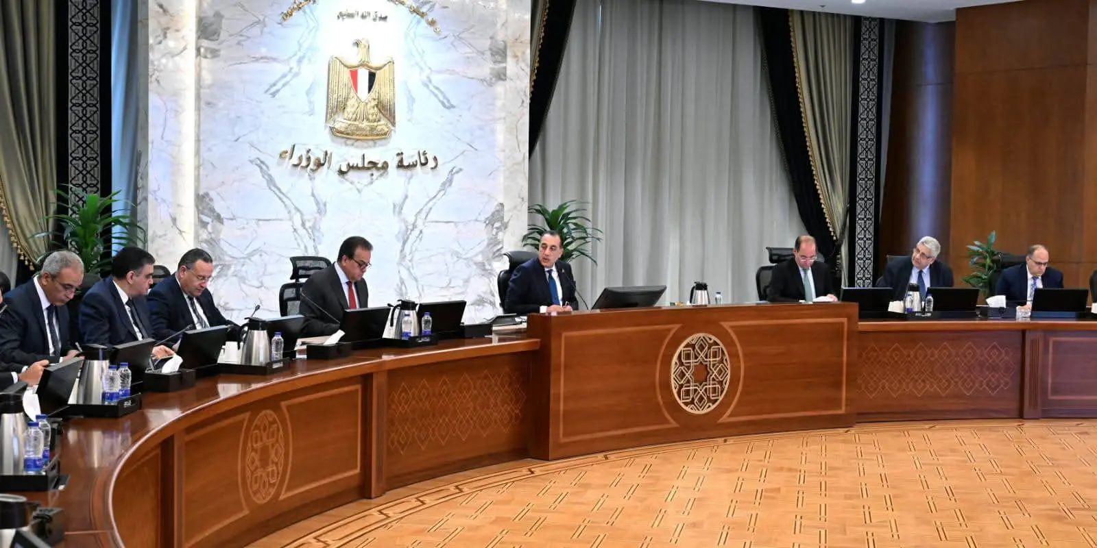 رئيس الوزراء يتابع موقف توافر مخزون الأدوية والمستحضرات الطبية وسداد مستحقات الشركات