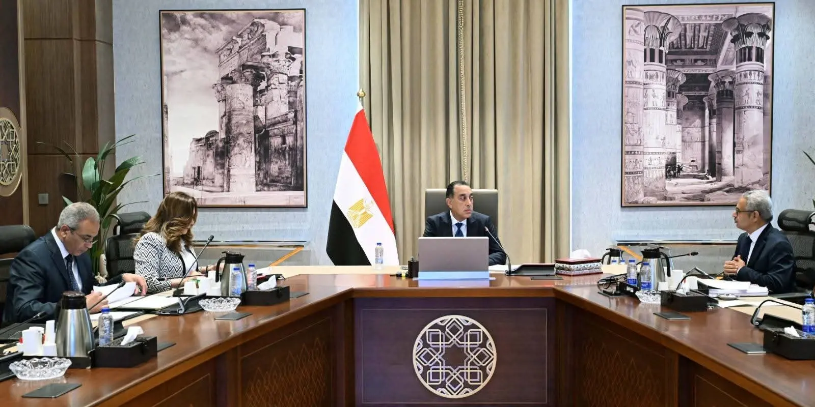 مدبولي يستعرض الموقف التنفيذي للمشروعات الخدمية والتنموية في بني سويف