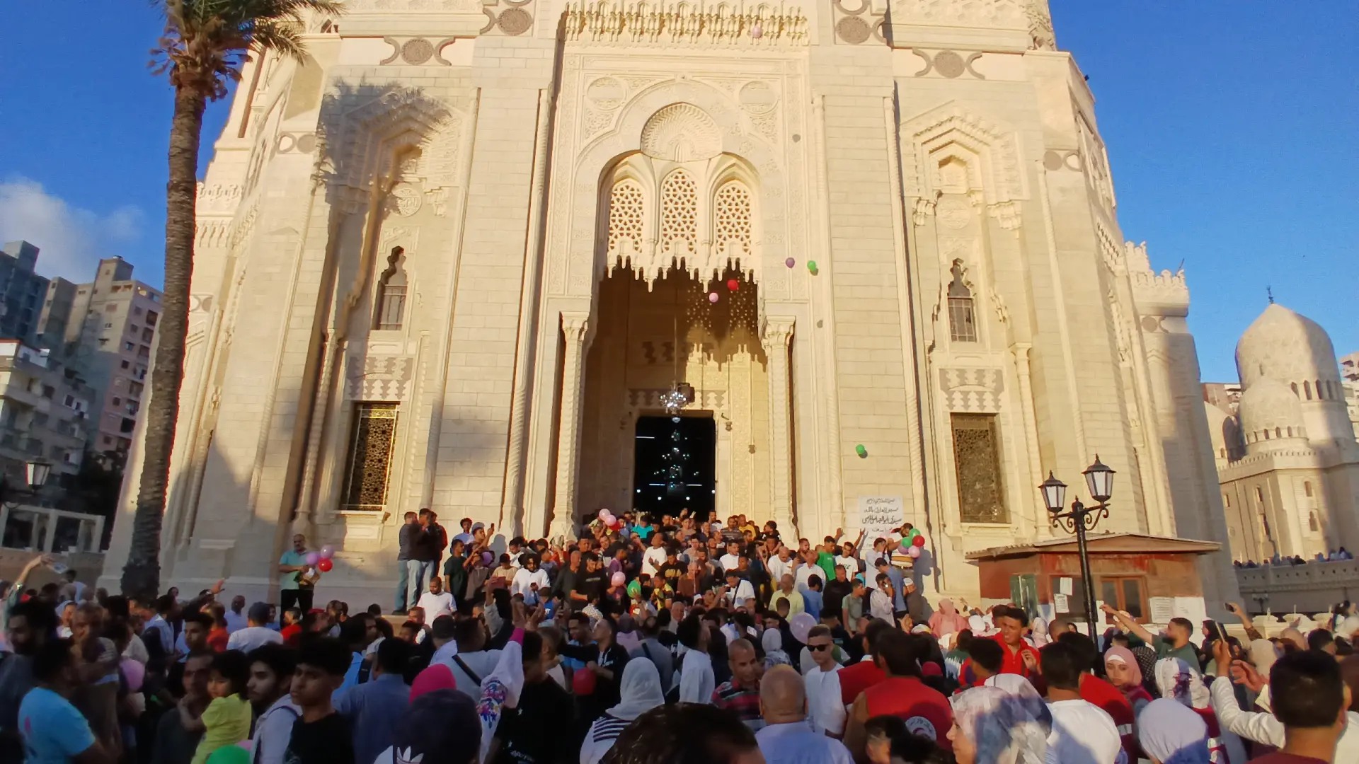 الآلاف <a href=