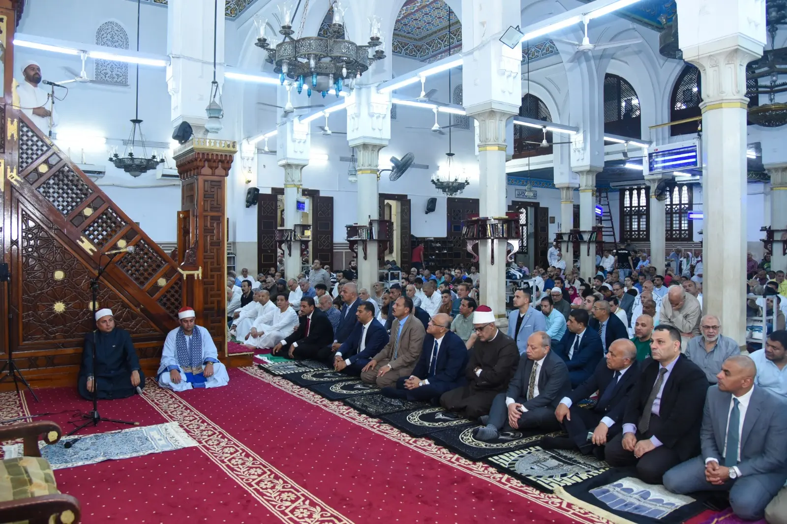 محافظ الإسكندرية يؤدي صلاة عيد الأضحى المبارك بمسجد سيدي جابر بنطاق حى شرق - 1000671118
