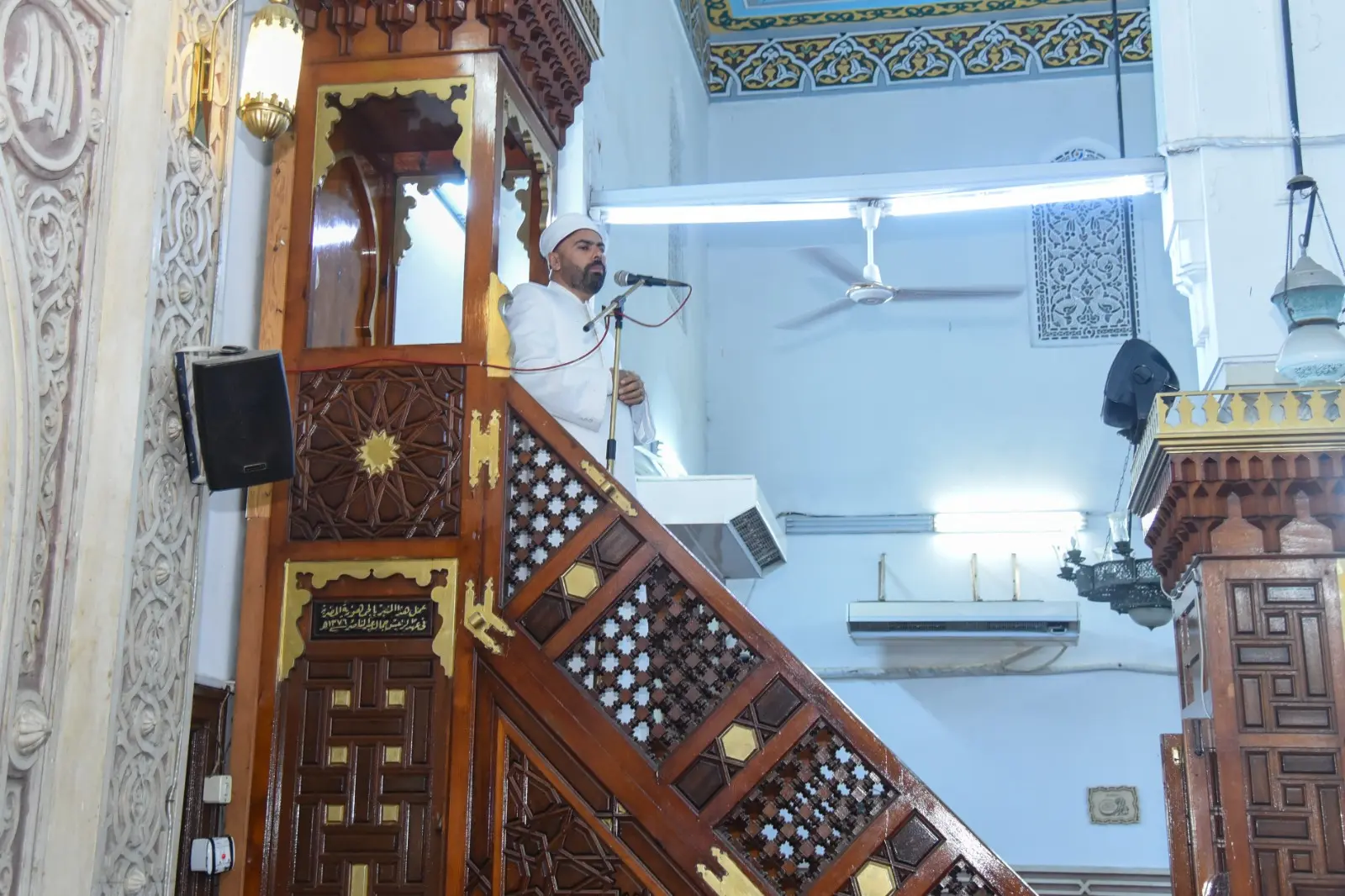 محافظ الإسكندرية يؤدي صلاة عيد الأضحى المبارك بمسجد سيدي جابر بنطاق حى شرق - 1000671134