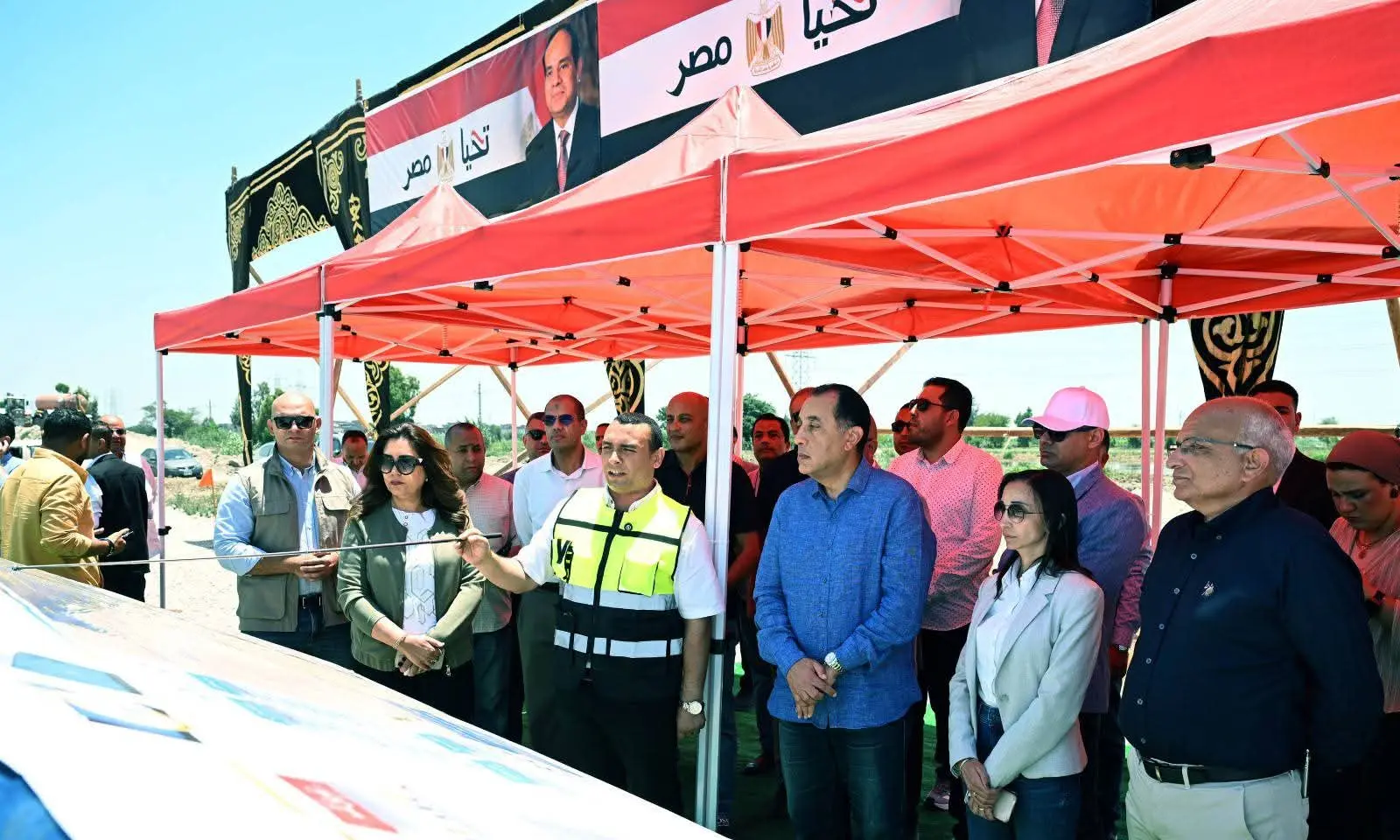 خلال جولته بمحافظة البحيرة.. رئيس الوزراء يتفقد مواقع العمل بمشروع رفع كفاءة وتطوير الطريق الدولي الساحلي