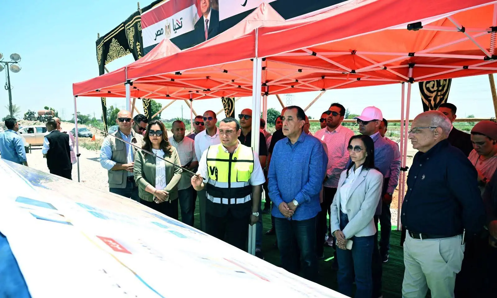 خلال جولته بمحافظة البحيرة.. رئيس الوزراء يتفقد مواقع العمل بمشروع رفع كفاءة وتطوير الطريق الدولي الساحلي